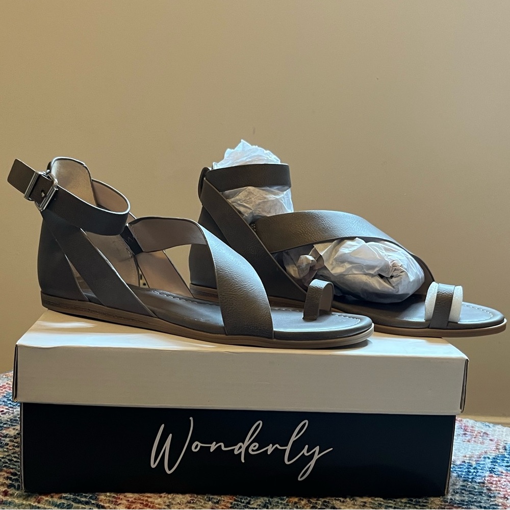 Wonderly Fifee Toe Thong Sandals